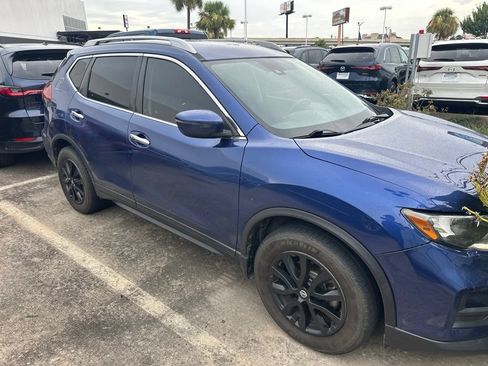 Used 2019 Nissan Rogue SV FWD image 4