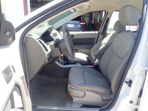 Used 2011 Ford Focus SE w/ Sedan SE Appearance Pkg FWD image 7