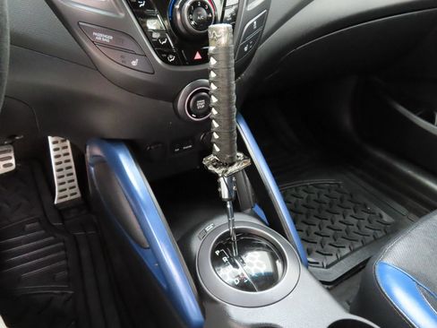 Used 2013 Hyundai Veloster Turbo FWD image 23