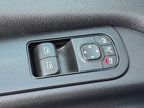 Used 2021 Mercedes-Benz Sprinter 2500 image 21