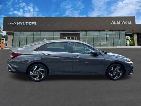Certified 2025 Hyundai Elantra Sport FWD image 4