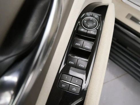 Used 2021 Cadillac Escalade Premium Luxury Platinum image 24