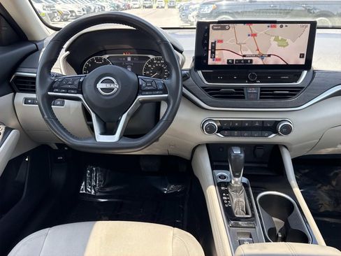 Used 2024 Nissan Altima 2.5 SV w/ SV Premium Package AWD/4WD image 8