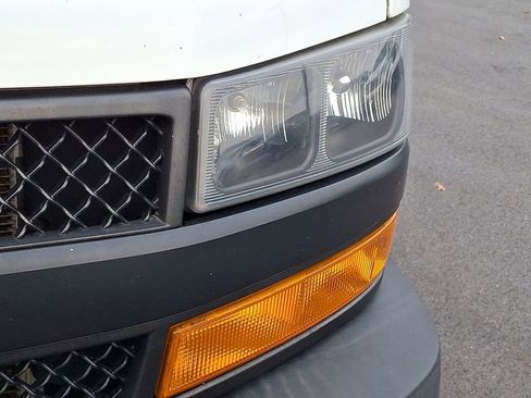 Used 2018 Chevrolet Express 3500 w/ Driver Convenience Package image 11