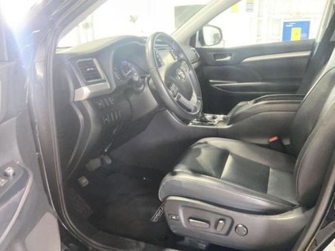 Used 2019 Toyota Highlander XLE image 9