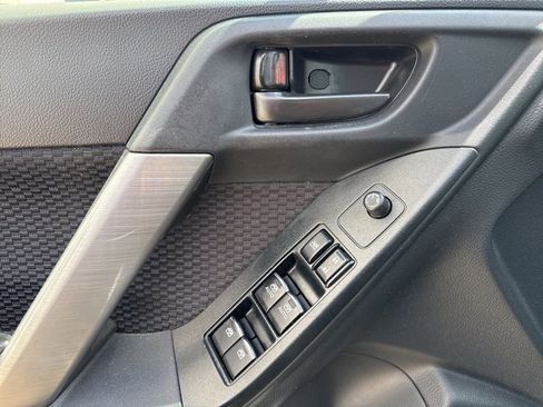 Used 2017 Subaru Forester 2.5i Premium w/ All-Weather Package image 10