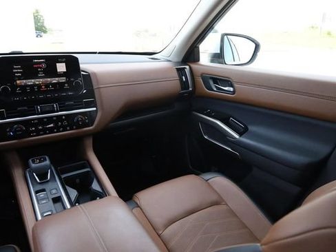 Certified 2025 Nissan Pathfinder Platinum w/ Cargo Package FWD image 20