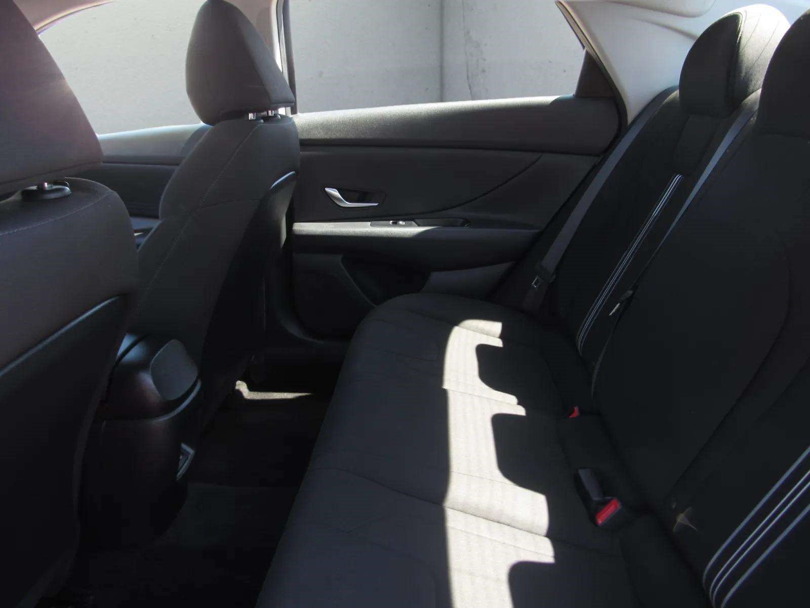 Used 2024 Hyundai Elantra SEL FWD image 12