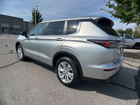 Used 2025 Mitsubishi Outlander ES image 9
