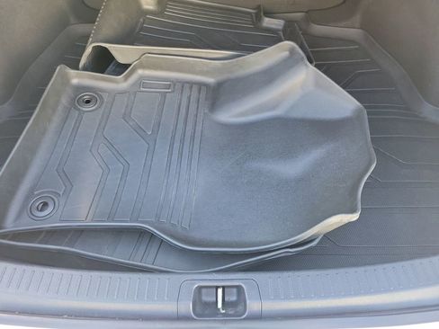 Used 2020 Toyota Corolla SE w/ Carpet Mat Package (TMS) image 9