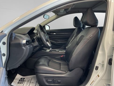Used 2022 Nissan Altima 2.5 SR w/ Midnight Edition Package AWD/4WD image 9