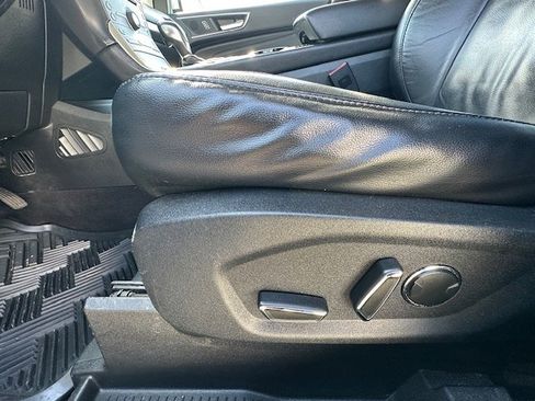 Used 2016 Ford Edge Titanium image 10