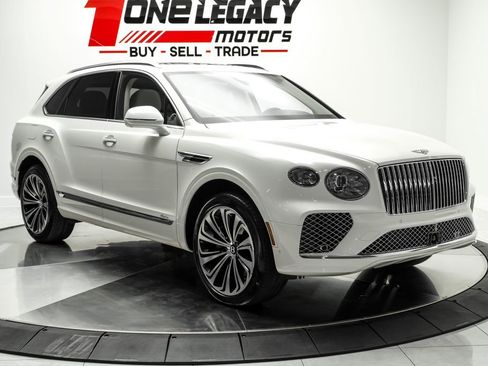 Used 2024 Bentley Bentayga AWD/4WD image 3