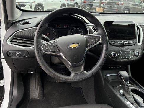 Used 2024 Chevrolet Malibu LT image 9