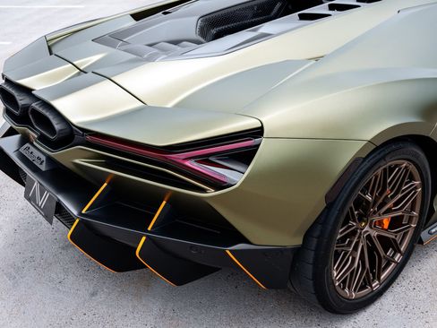 Used 2025 Lamborghini Revuelto AWD/4WD image 17