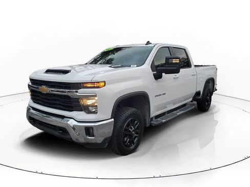 Used 2025 Chevrolet Silverado 2500 LT w/ Convenience Package image 3