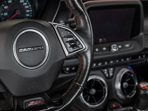 Used 2016 Chevrolet Camaro SS RWD image 16