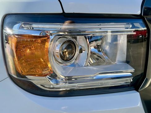 Used 2021 GMC Canyon AT4 w/ Driver Alert Package image 8