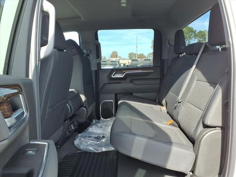 New 2026 GMC Sierra 2500 SLE image 14