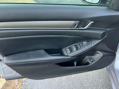 Used 2018 Honda Accord LX image 25