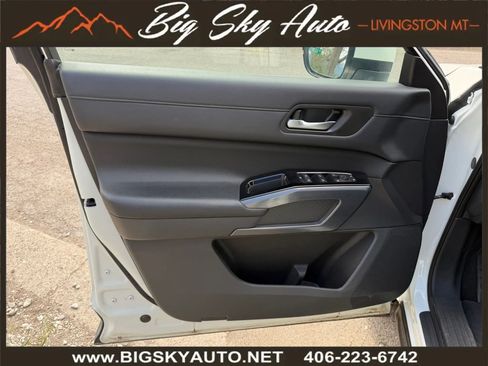 Used 2024 Nissan Pathfinder SL AWD/4WD image 10
