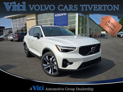Used 2025 Volvo XC40 B5 Ultra w/ Climate Package image 1