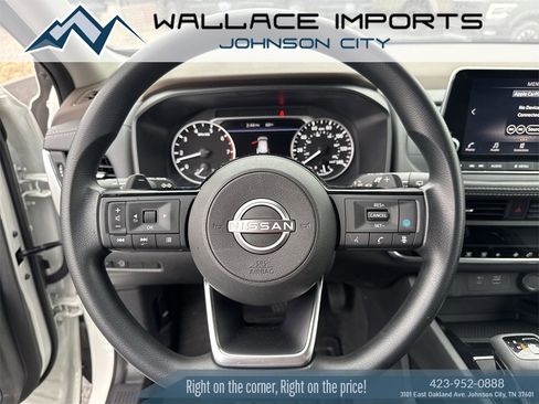 Used 2023 Nissan Rogue SV image 18