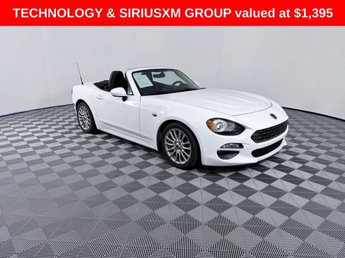 Used 2018 FIAT 124 Spider Classica w/ Technology & Siriusxm Group image 2