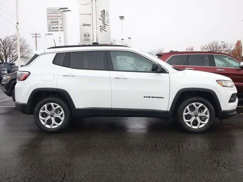 New 2026 Jeep Compass Latitude image 4