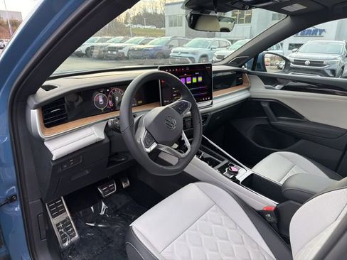 New 2026 Volkswagen Tiguan SEL R-Line image 4