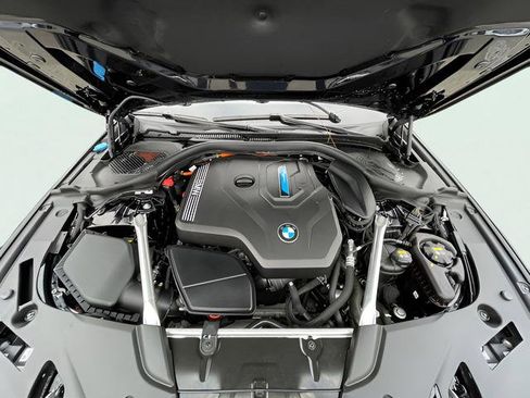 Used 2022 BMW 530e w/ M Sport Package image 21