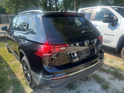 Used 2022 Volkswagen Tiguan SE AWD/4WD image 3