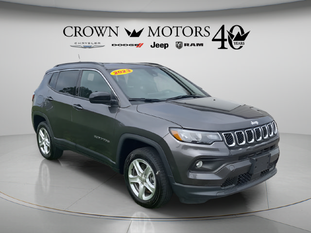 Used 2023 Jeep Compass Latitude w/ Convenience Group AWD/4WD image 3