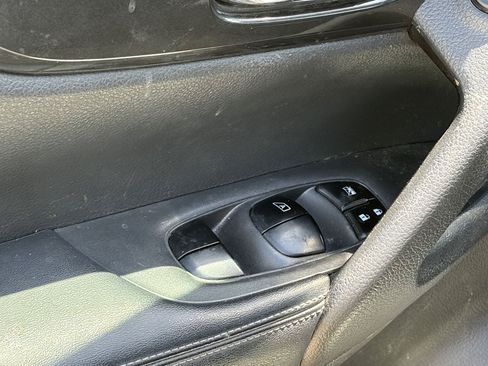 Used 2018 Nissan Rogue SV FWD image 8