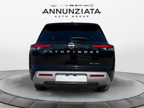 Certified 2025 Nissan Pathfinder SL image 4