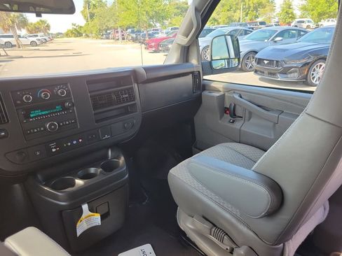 Used 2025 GMC Savana 3500 LT w/ LT Preferred Equipment Group RWD image 14