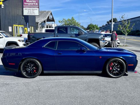 Used 2016 Dodge Challenger SRT Hellcat RWD image 5