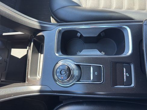 Used 2018 Ford Fusion SE w/ Equipment Group 201A FWD image 22