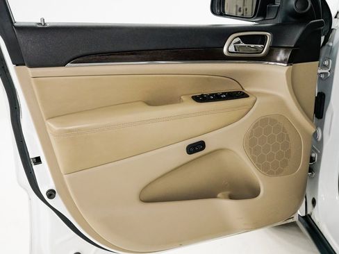 Used 2014 Jeep Grand Cherokee Limited w/ Luxury Group II image 8
