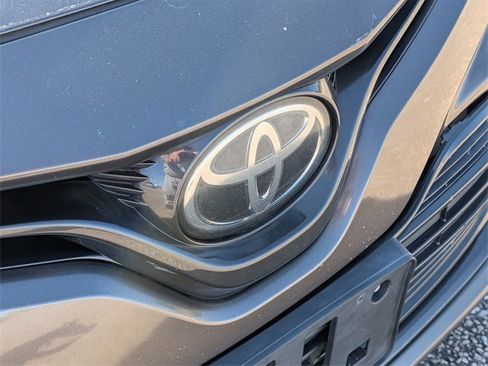 Used 2018 Toyota Camry LE image 16