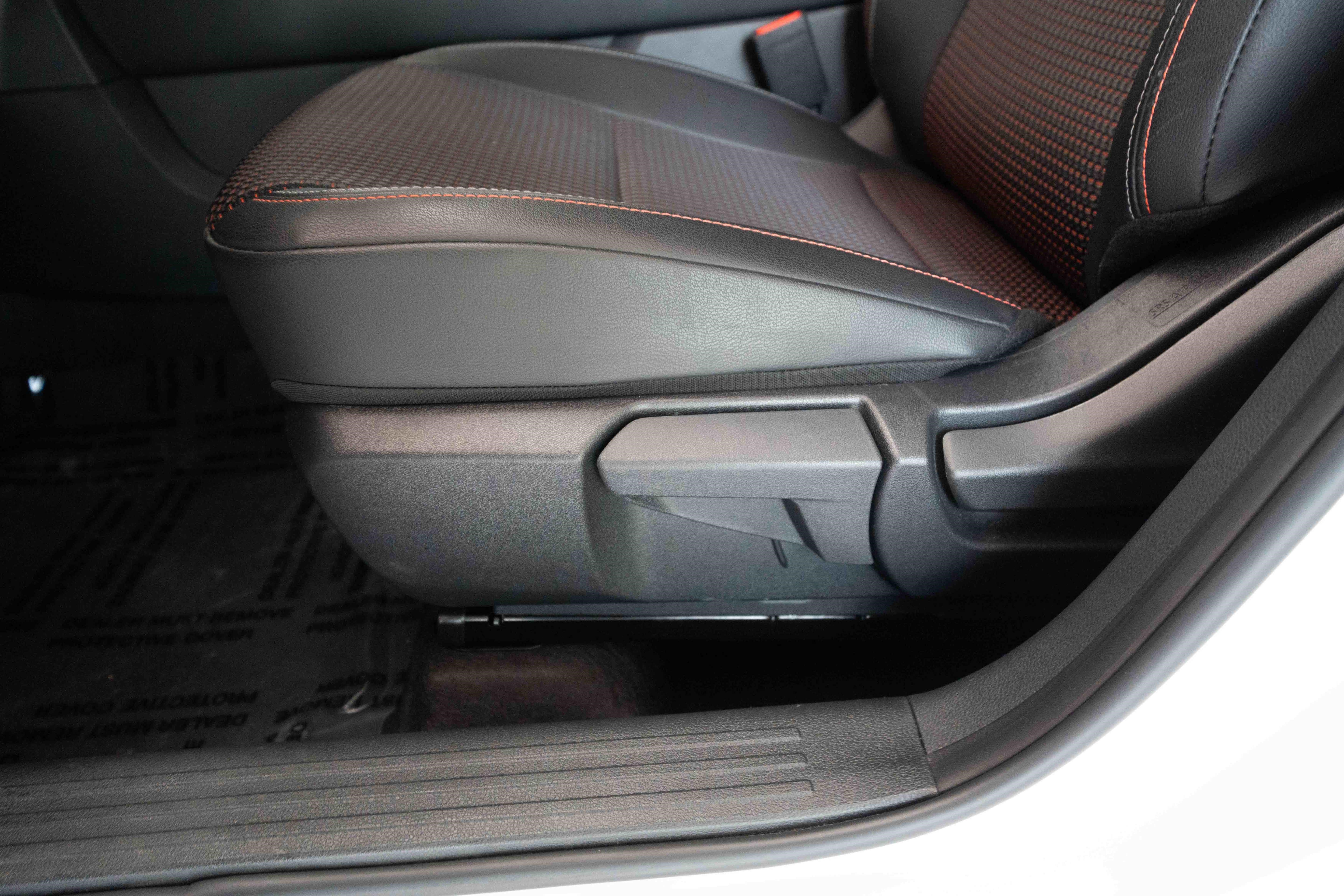 Used 2026 Nissan Kicks SR FWD image 12