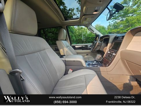 Used 2015 Lincoln Navigator 4WD image 24