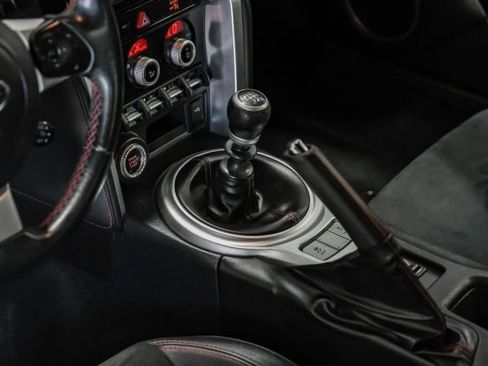 Used 2018 Subaru BRZ Limited w/ Popular Package #3 RWD image 29