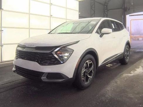 Used 2025 Kia Sportage LX image 5
