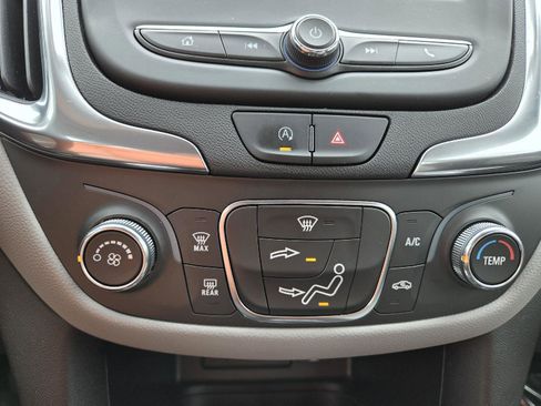 Used 2024 Chevrolet Equinox LS image 35