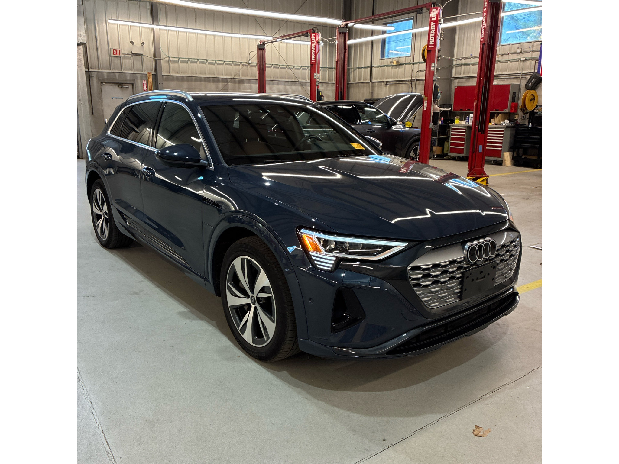 Used 2024 Audi Q8 e-tron Premium Plus AWD/4WD image 4