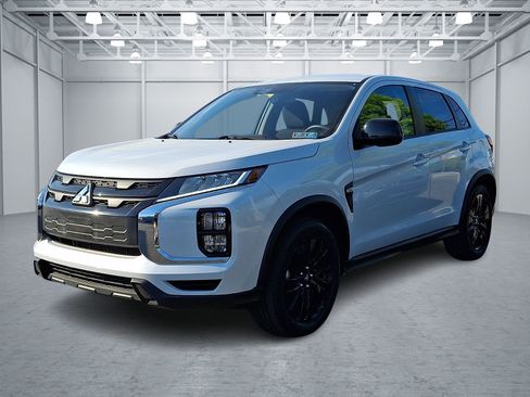 Used 2025 Mitsubishi Outlander Sport LE AWD/4WD image 3