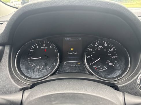 Used 2017 Nissan Rogue SV FWD image 18