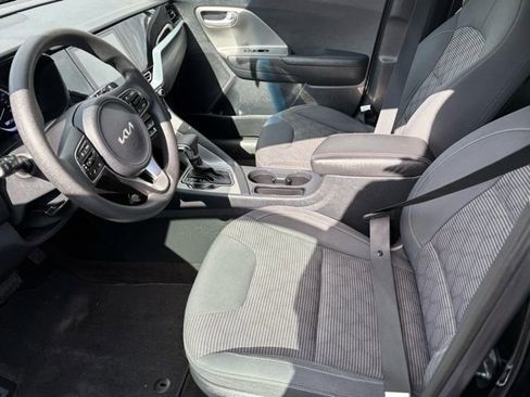 Used 2022 Kia Niro LX image 11