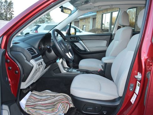 Used 2018 Subaru Forester 2.5i Premium w/ All-Weather Package image 12